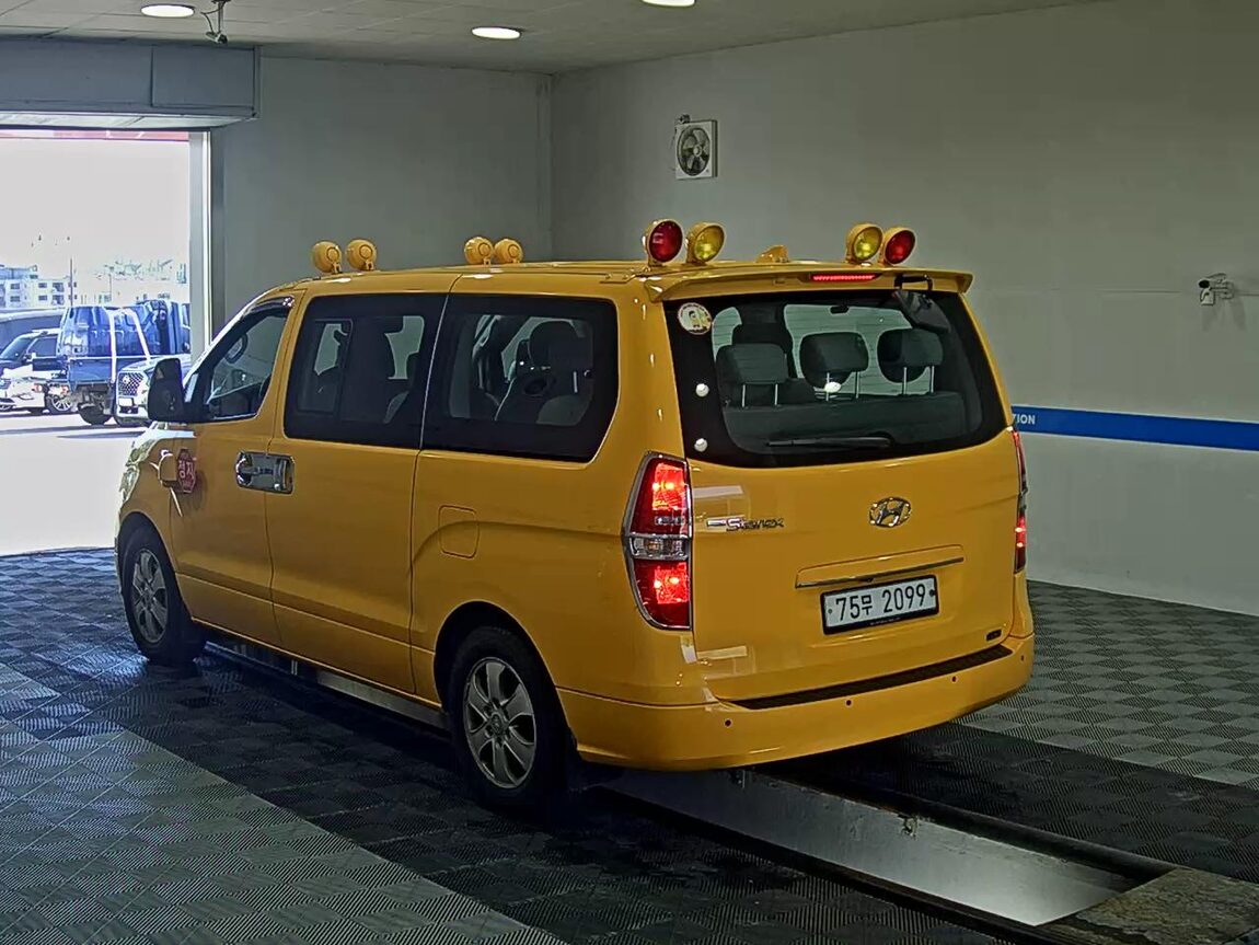 HYUNDAI THE NEW GRAND STAREX CHILD SAFETY VEHICLE 12-SEATER LPi 2020 - zdjęcie 6