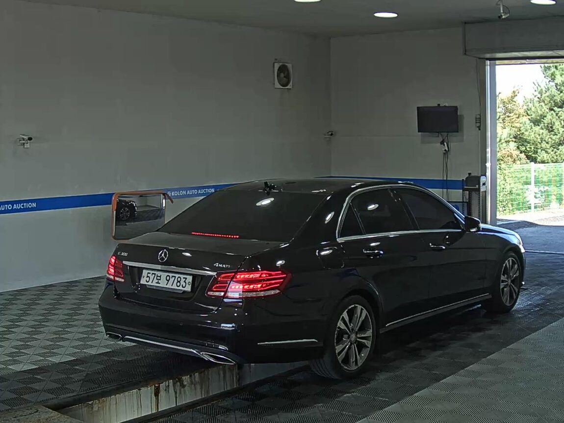 MERCEDES-BENZ E-CLASS (4TH GEN) E300 4MATIC AVANTGARDE 2014 - zdjęcie 5