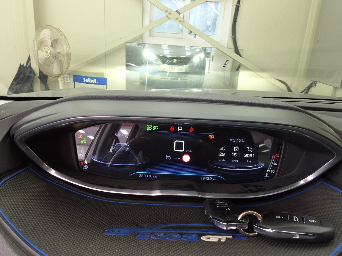 PEUGEOT 5008 (2ND GEN) 1.6 BlueHDi ALLURE 2018 - zdjęcie 10