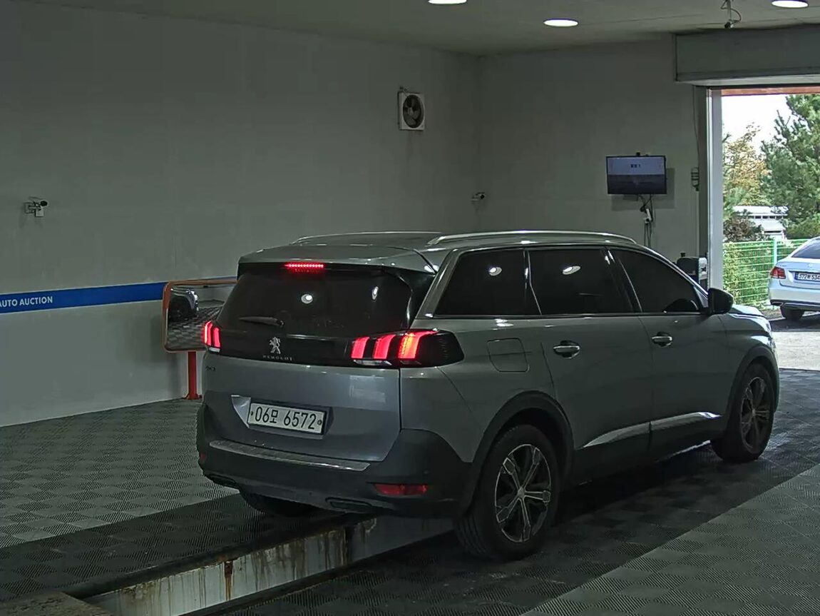 PEUGEOT 5008 (2ND GEN) 1.6 BlueHDi ALLURE 2018 - zdjęcie 5