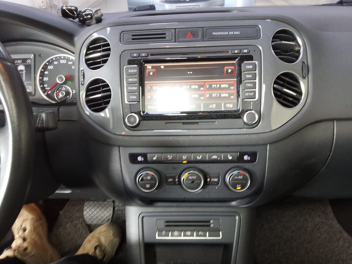 VOLKSWAGEN TIGUAN 2.0 TDI BLUEMOTION PREMIUM 2016 - zdjęcie 24