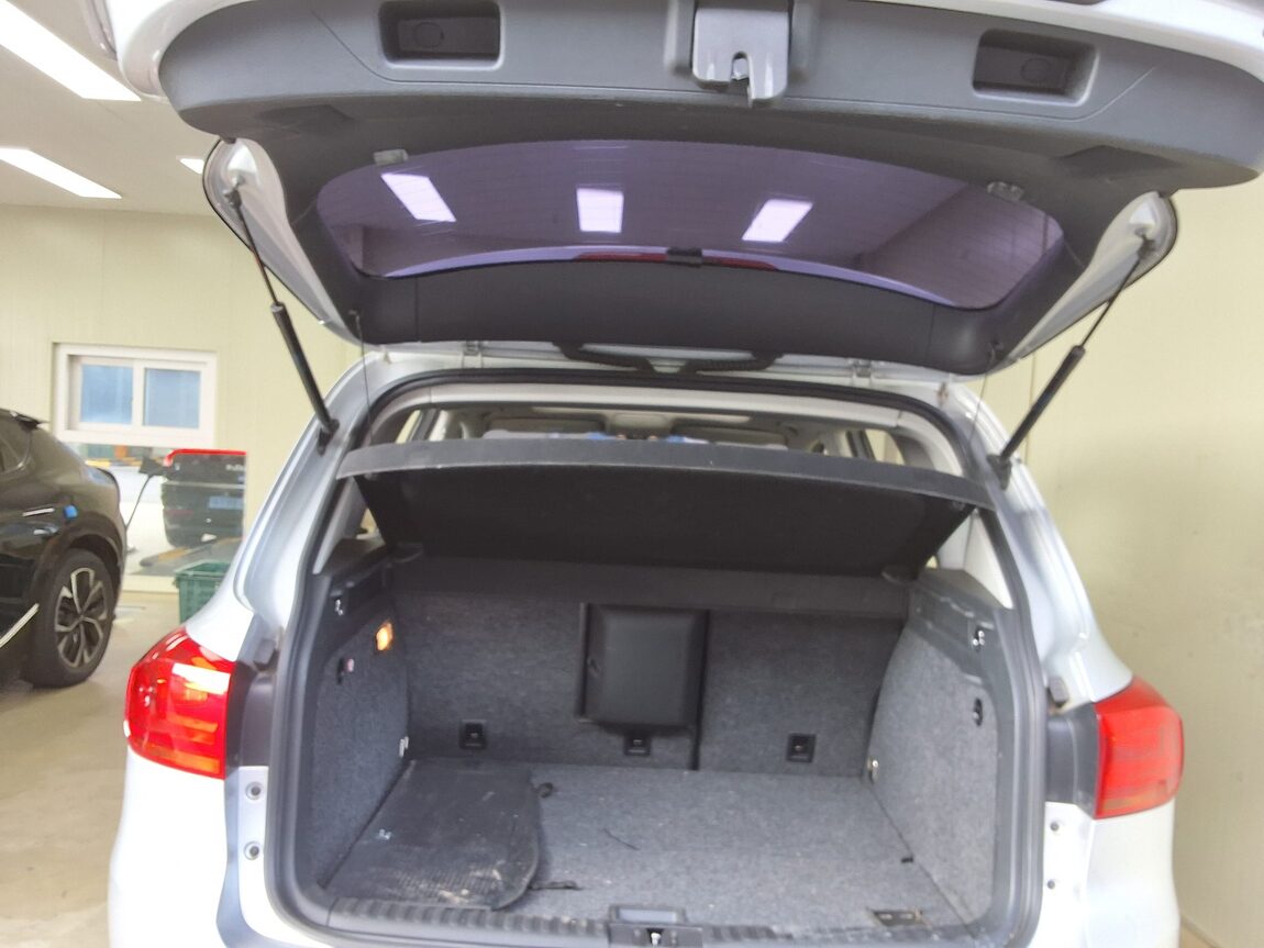 VOLKSWAGEN TIGUAN 2.0 TDI BLUEMOTION PREMIUM 2016 - zdjęcie 16