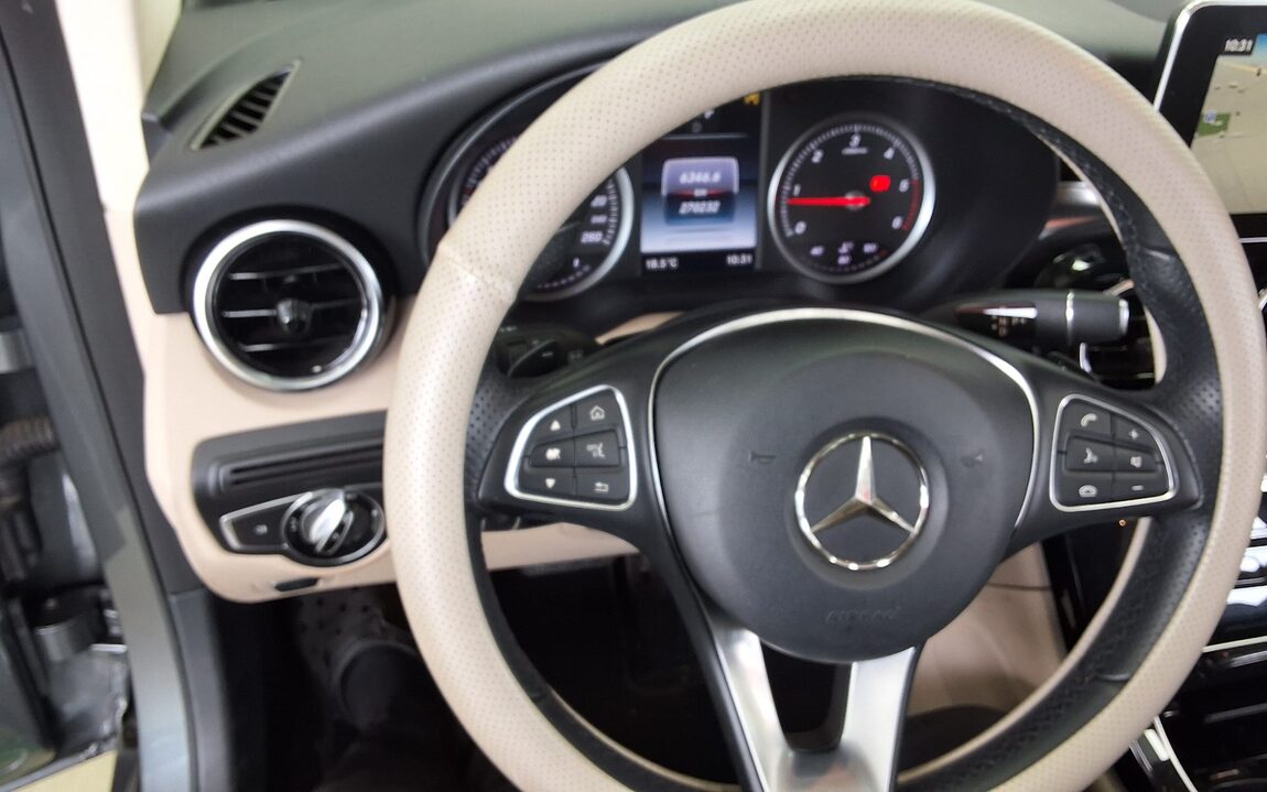 MERCEDES-BENZ GLC-CLASS GLC 220d 4MATIC 2017 - zdjęcie 17