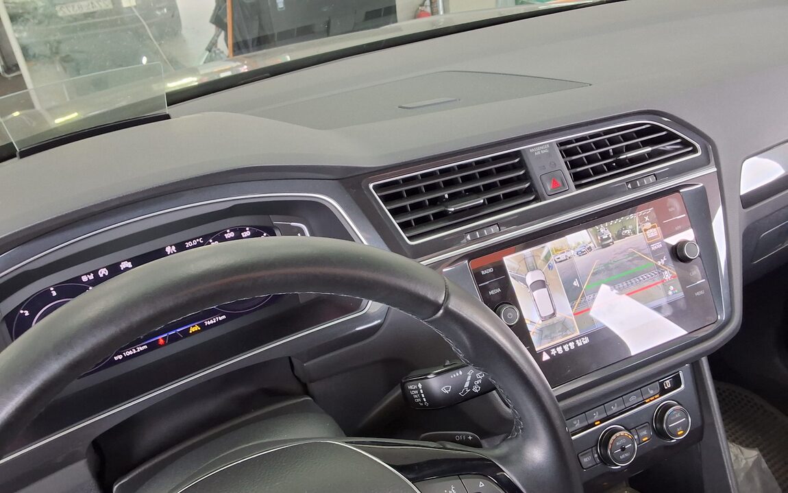 VOLKSWAGEN TIGUAN (2ND GEN) 2.0 TDI 4MOTION PRESTIGE 2020 - zdjęcie 19