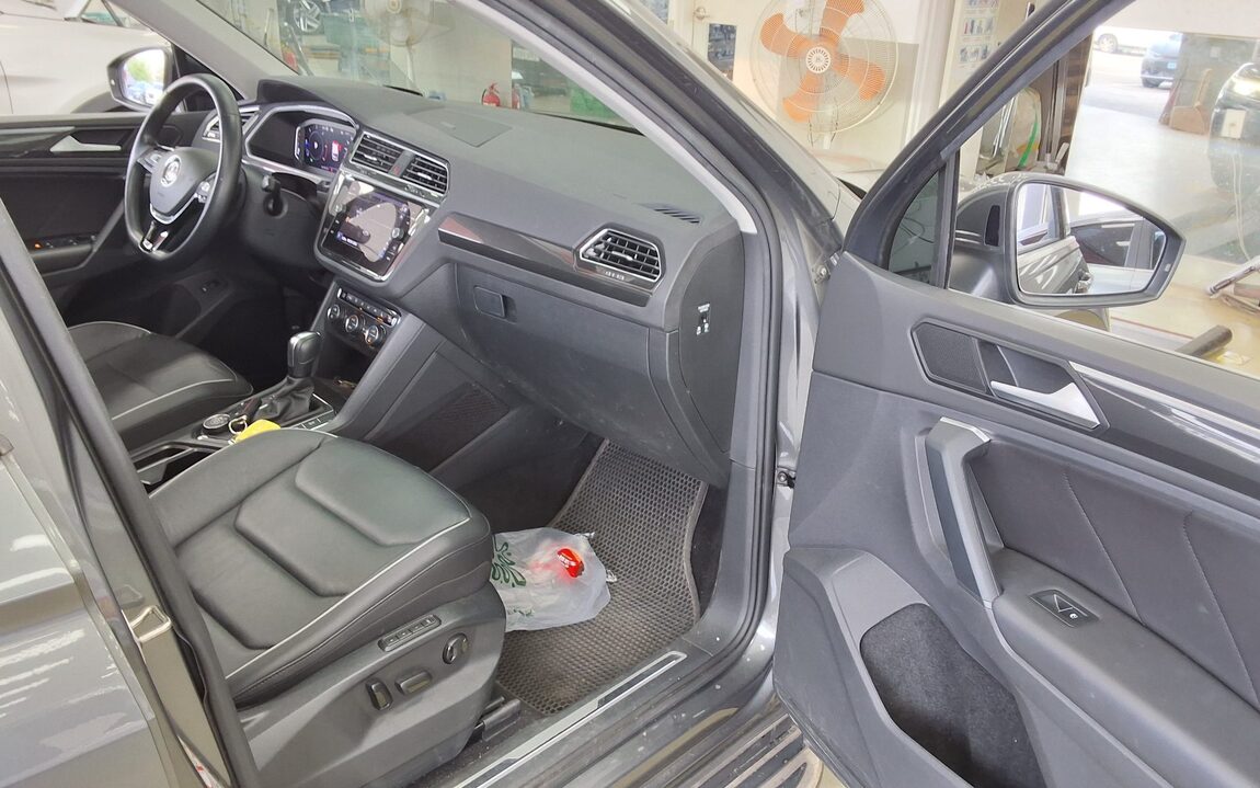 VOLKSWAGEN TIGUAN (2ND GEN) 2.0 TDI 4MOTION PRESTIGE 2020 - zdjęcie 14