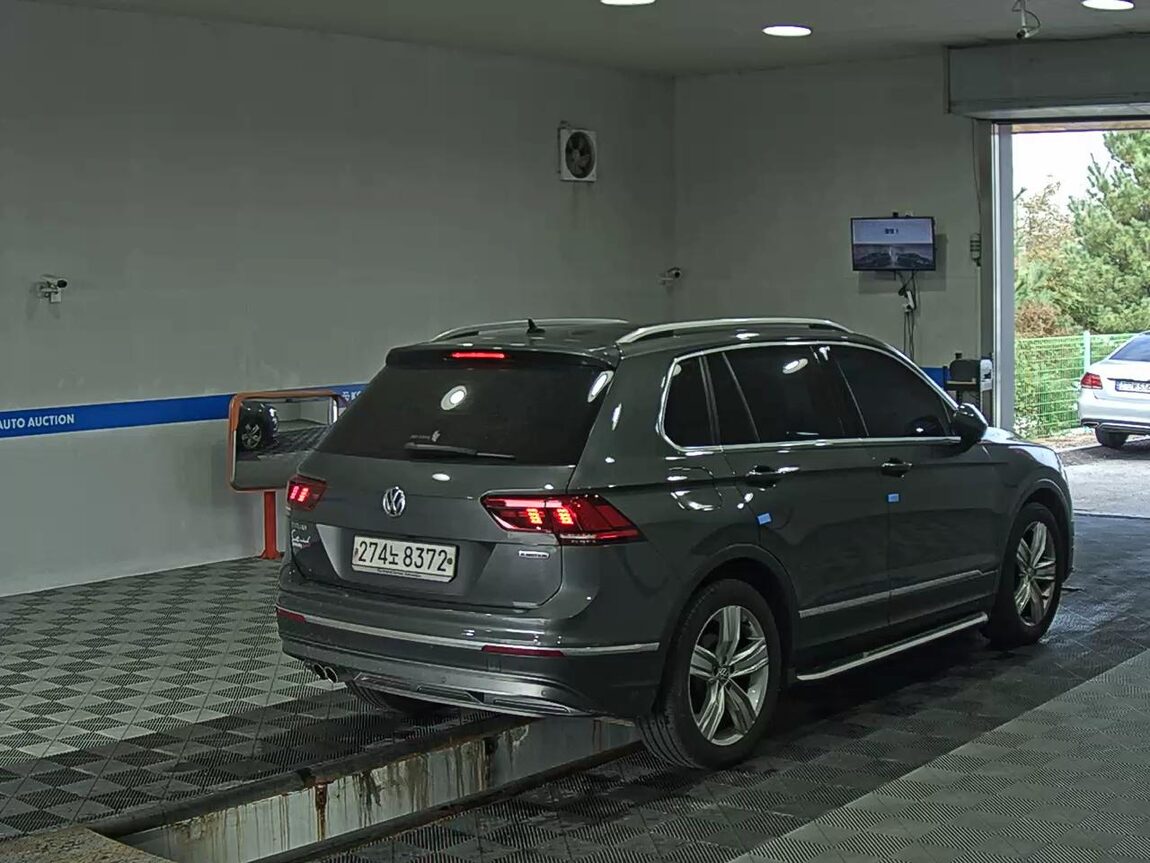 VOLKSWAGEN TIGUAN (2ND GEN) 2.0 TDI 4MOTION PRESTIGE 2020 - zdjęcie 5