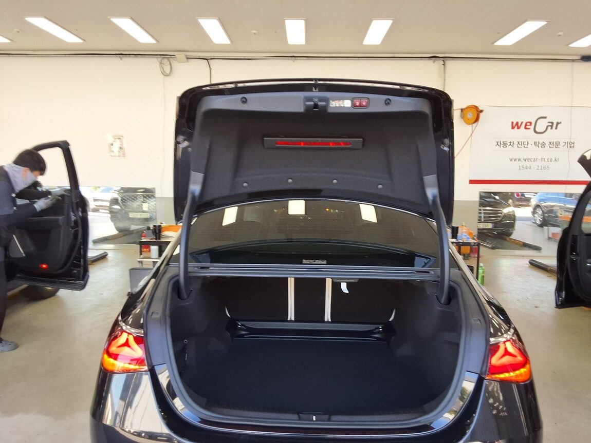 MERCEDES-BENZ E-CLASS (6TH GEN) E200 AVANTGARDE 2024 - zdjęcie 15