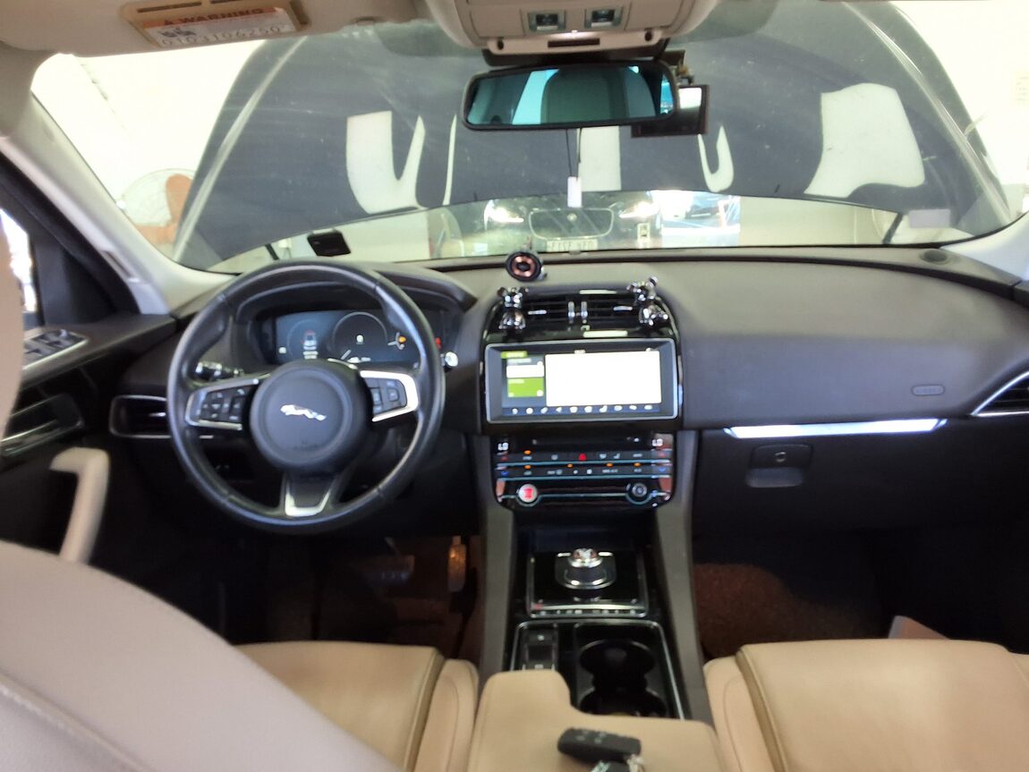 JAGUAR F-PACE 2.0 20d AWD PRESTIGE 2018 - zdjęcie 11