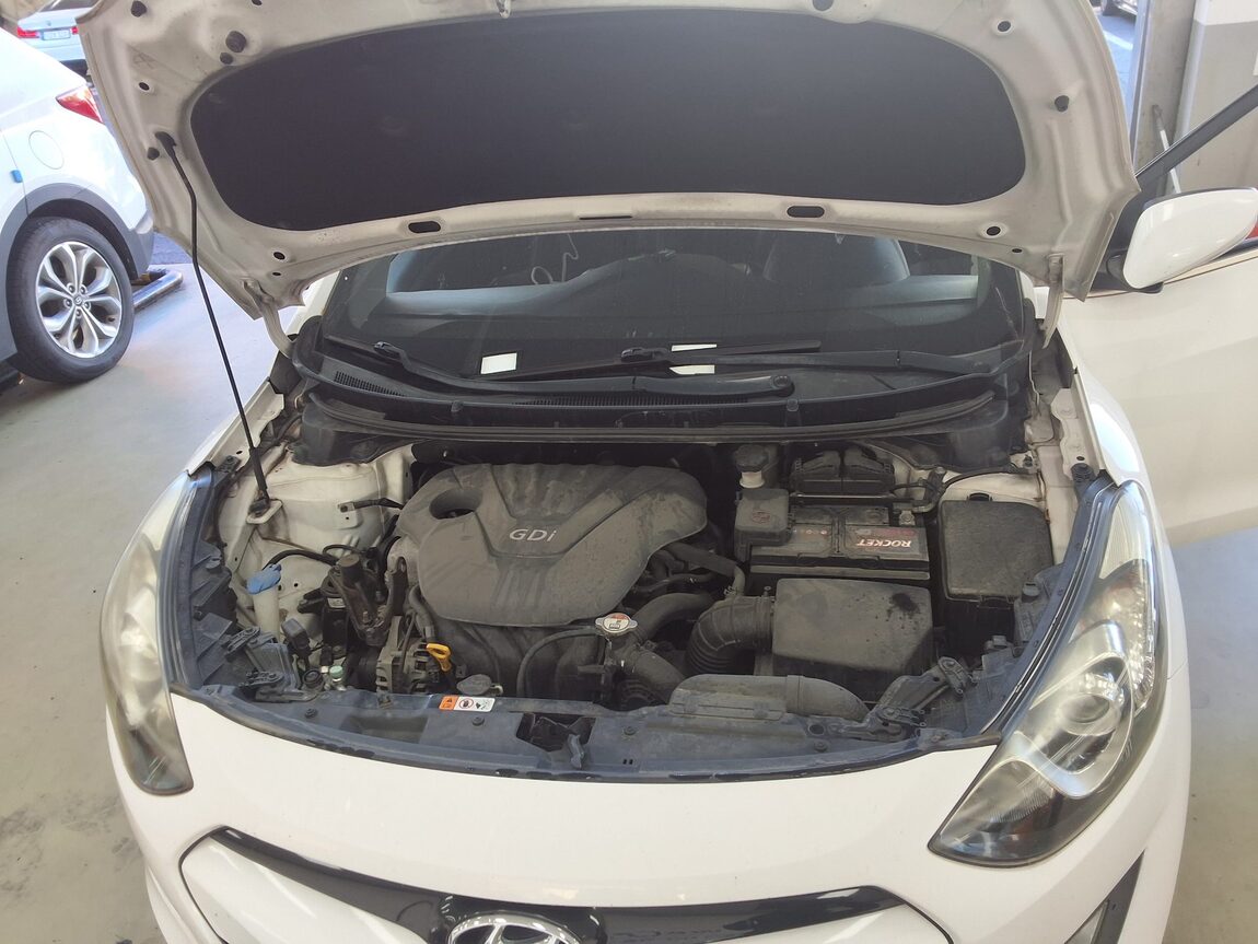 HYUNDAI NEW i30 1.6 GDi UNIQUE 2012 - zdjęcie 19