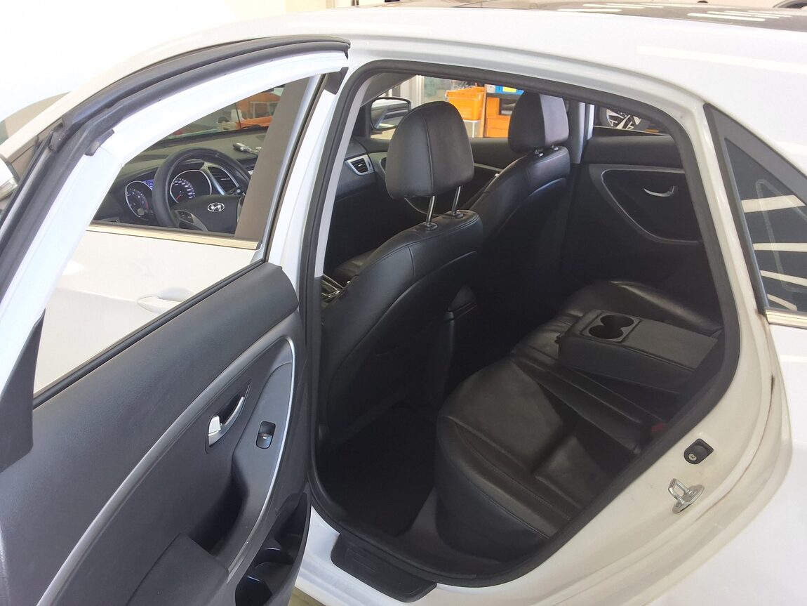 HYUNDAI NEW i30 1.6 GDi UNIQUE 2012 - zdjęcie 12