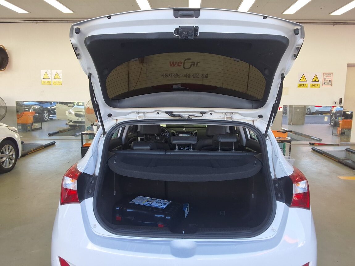 HYUNDAI NEW i30 1.6 GDi UNIQUE 2012 - zdjęcie 15