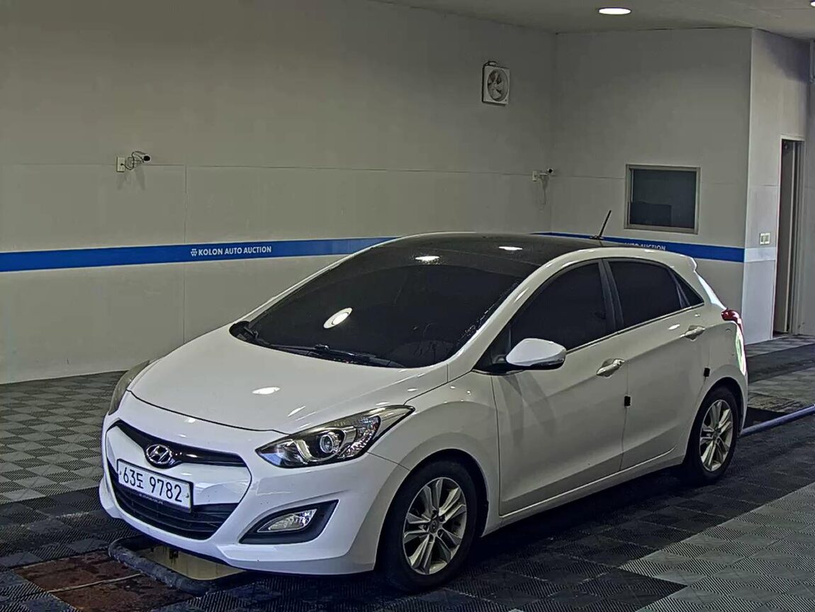 HYUNDAI NEW i30 1.6 GDi UNIQUE 2012 - zdjęcie 2