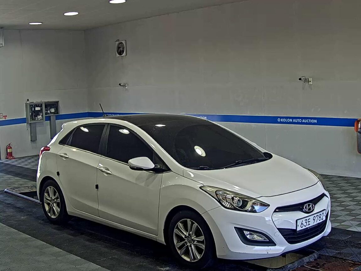 HYUNDAI NEW i30 1.6 GDi UNIQUE 2012 - zdjęcie 3