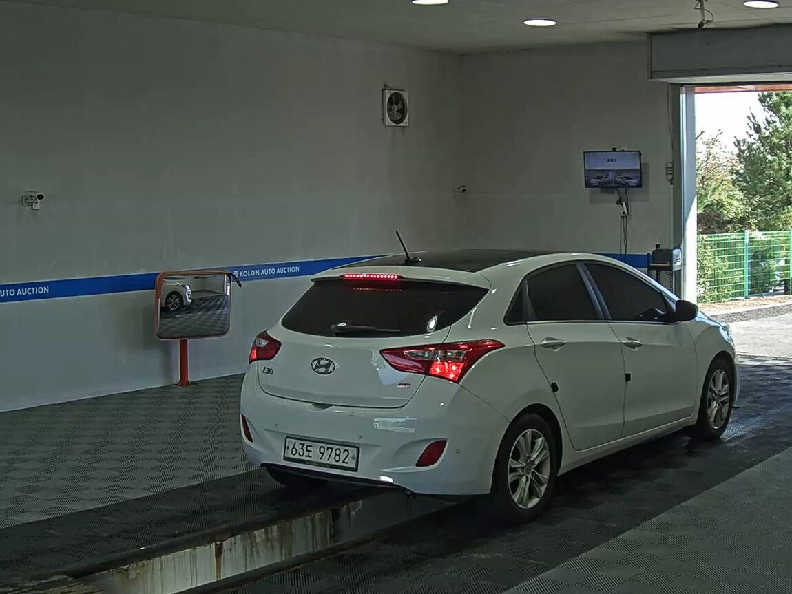 HYUNDAI NEW i30 1.6 GDi UNIQUE 2012 - zdjęcie 5