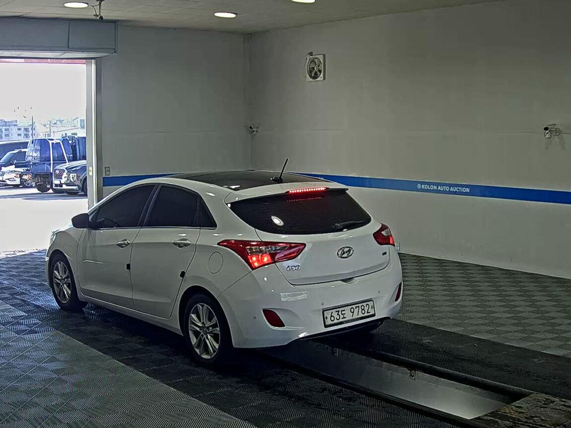 HYUNDAI NEW i30 1.6 GDi UNIQUE 2012 - zdjęcie 6