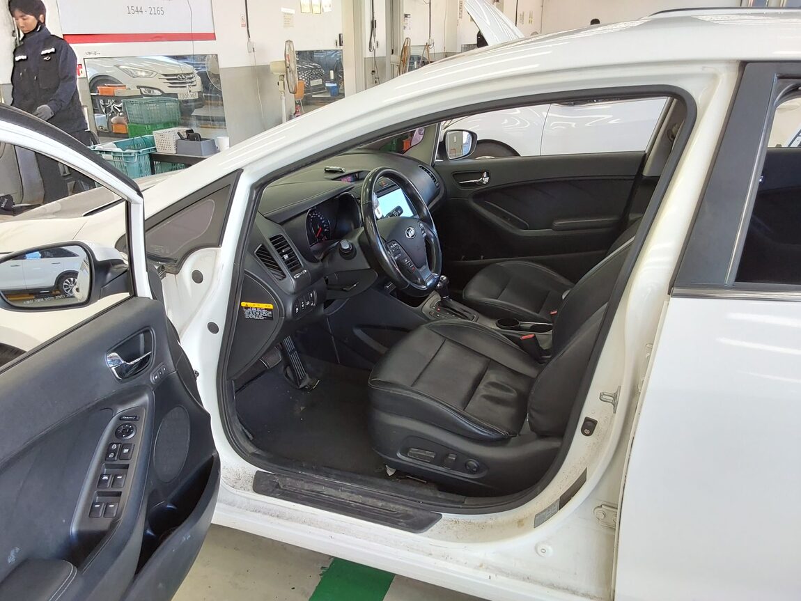 KIA K3 1.6 DIESEL NOBLESSE 2014 - zdjęcie 10