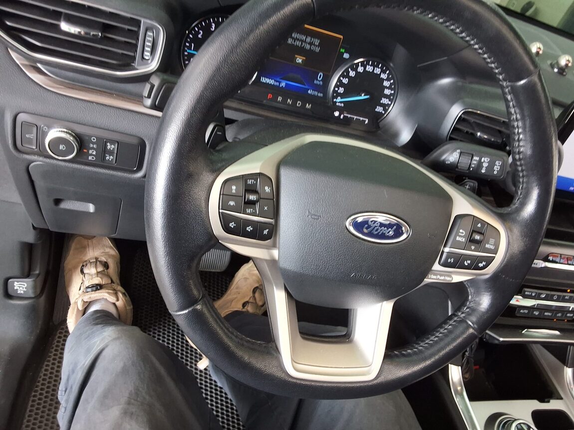 FORD EXPLORER (6TH GEN) 2.3 AWD LIMITED 2020 - zdjęcie 23
