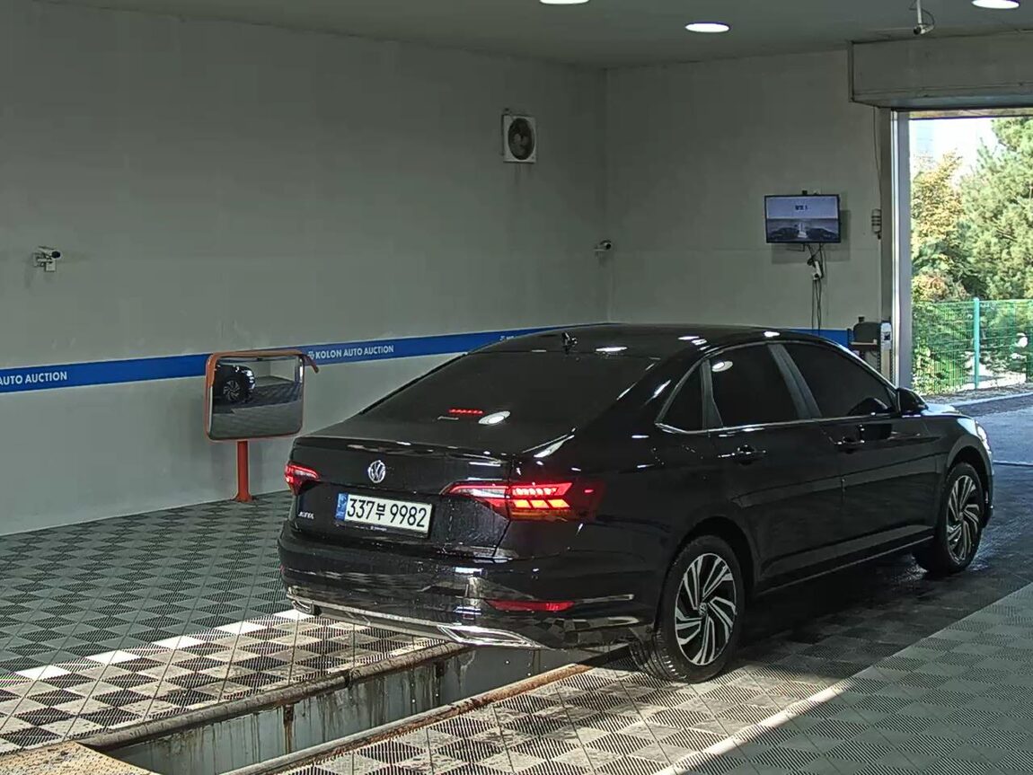 VOLKSWAGEN JETTA (7TH GEN) 1.4 TSI PREMIUM 2020 - zdjęcie 5