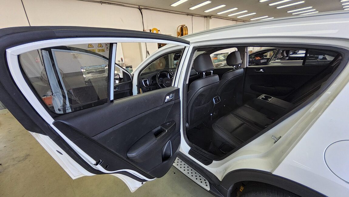 KIA NEW SPORTAGE 1.7 2WD NOBLESSE 2018 - zdjęcie 12