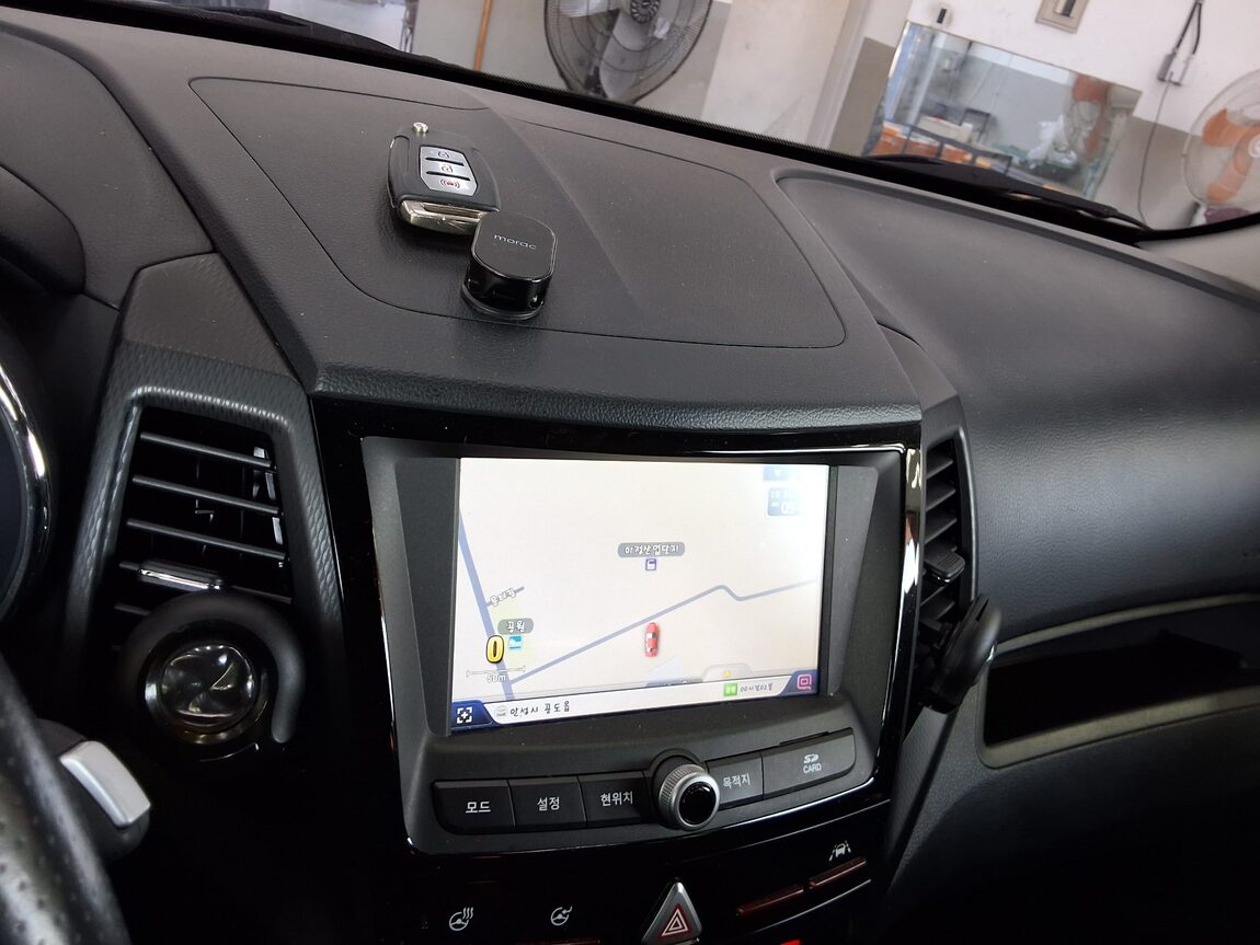 KG MOBILITY (SSANGYONG) TIVOLI AIR GASOLINE 2WD RX 2019 - zdjęcie 17