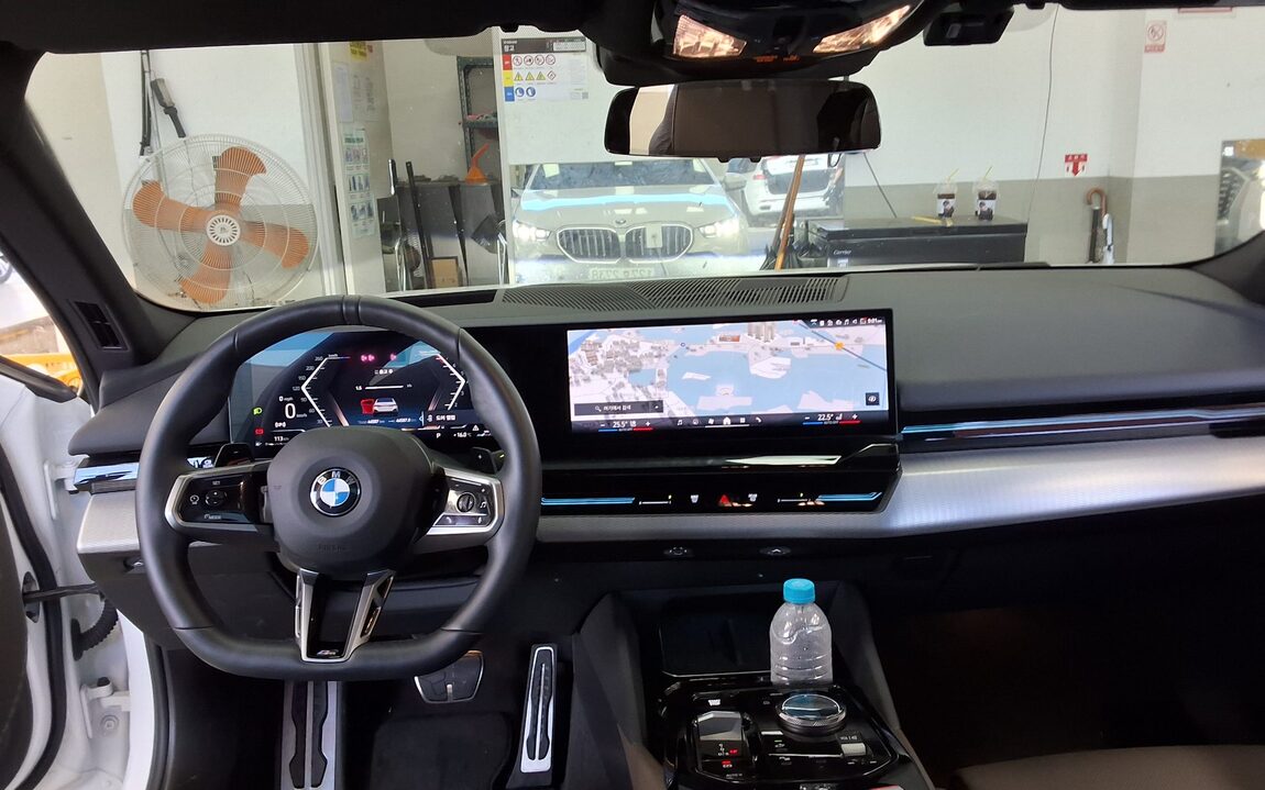 BMW 5 SERIES (8TH GEN) 520i M SPORT PACK 2024 - zdjęcie 11