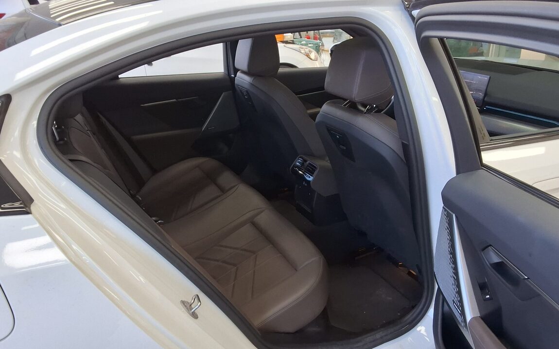 BMW 5 SERIES (8TH GEN) 520i M SPORT PACK 2024 - zdjęcie 13