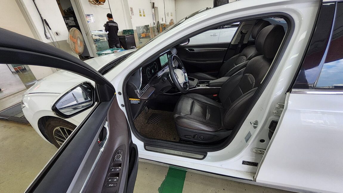 HYUNDAI THE NEW GRANDEUR IG GASOLINE 2.5 PREMIUM CHOICE 2020 - zdjęcie 10