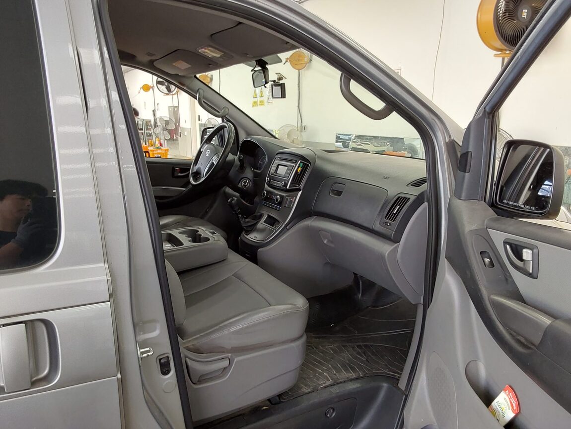HYUNDAI GRAND STAREX 3-SEATER DIESEL VAN MODERN 2018 - zdjęcie 14