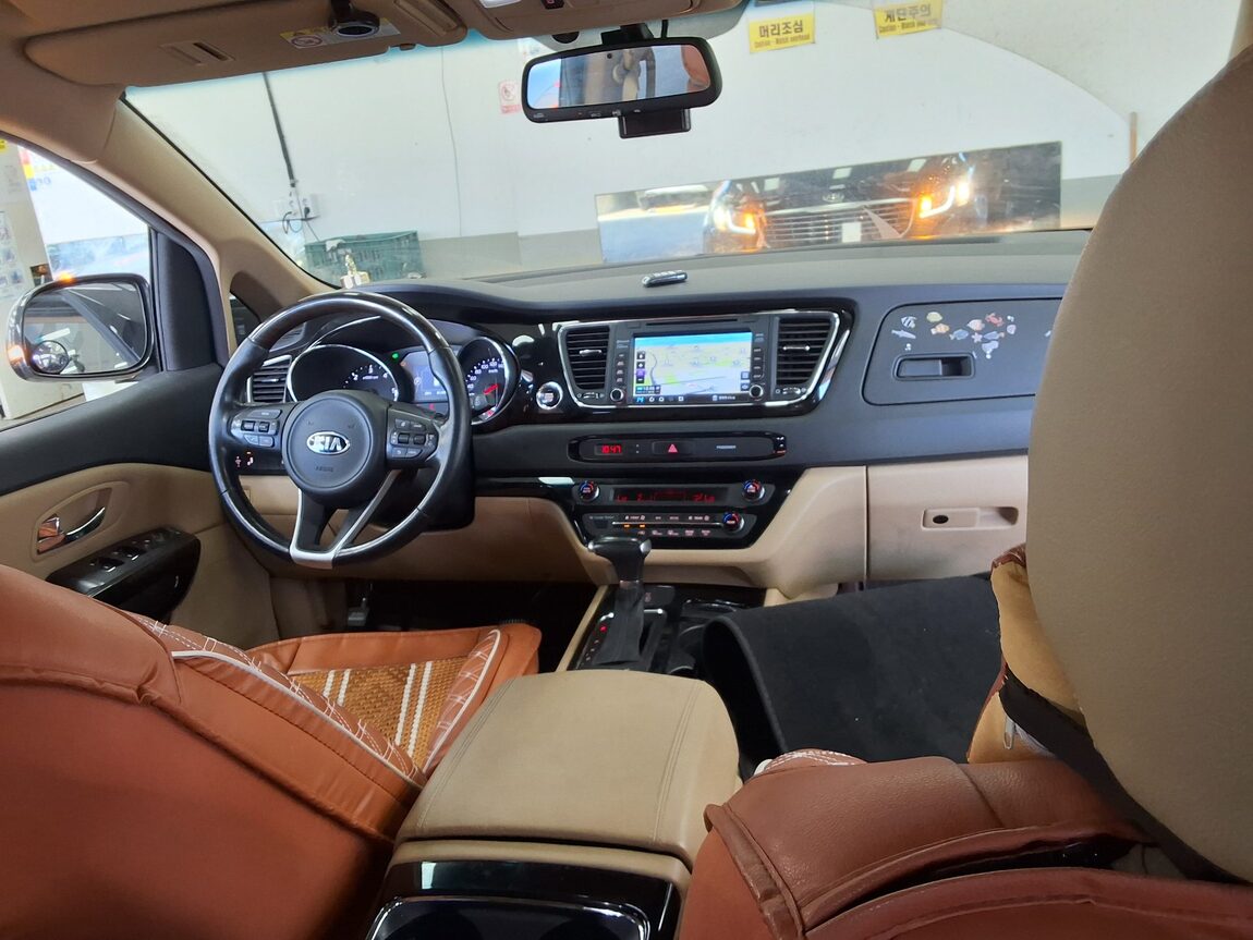 KIA ALL NEW CARNIVAL 7-SEATER LIMOUSINE DIESEL VIP 2018 - zdjęcie 11
