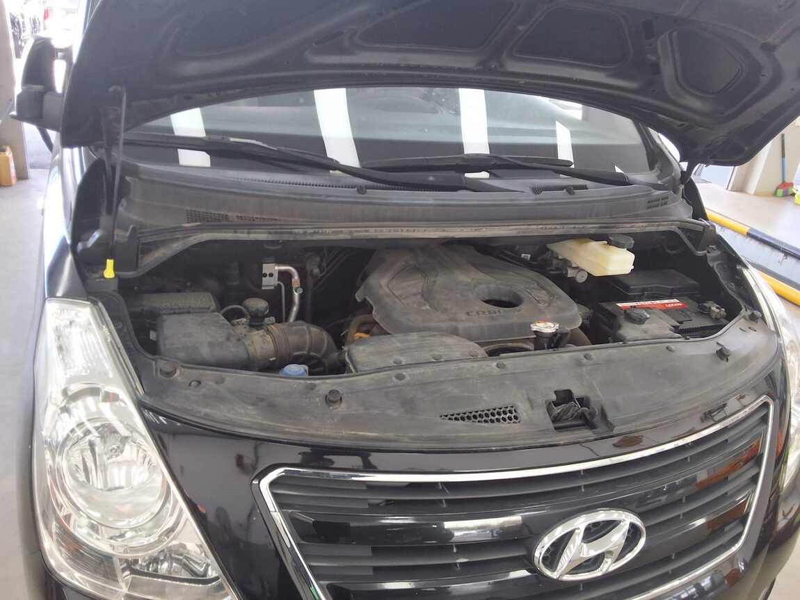 HYUNDAI GRAND STAREX 12-SEATER DIESEL MODERN 2017 - zdjęcie 18