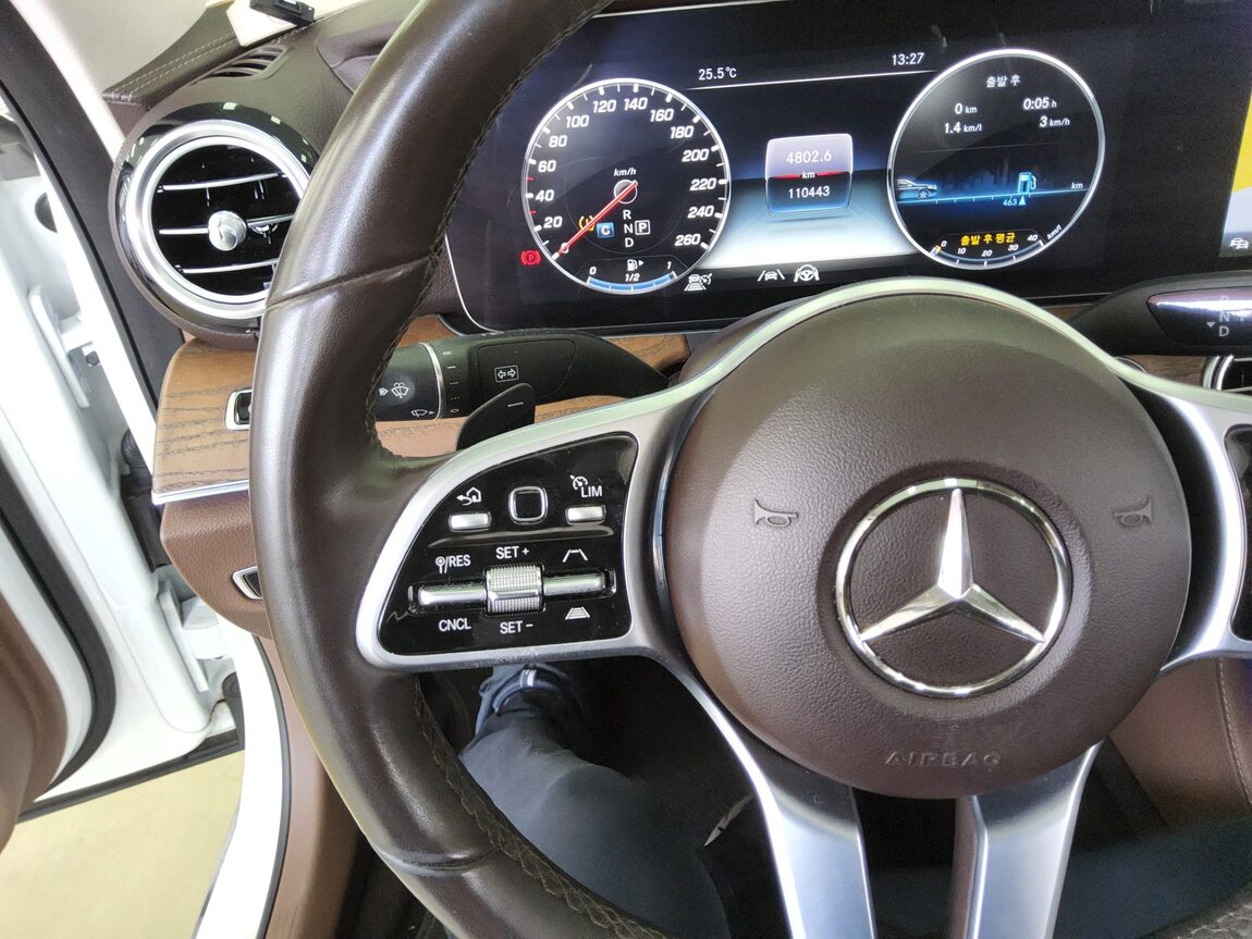 MERCEDES-BENZ E-CLASS (5TH GEN) E300 4MATIC EXCLUSIVE 2020 - zdjęcie 17