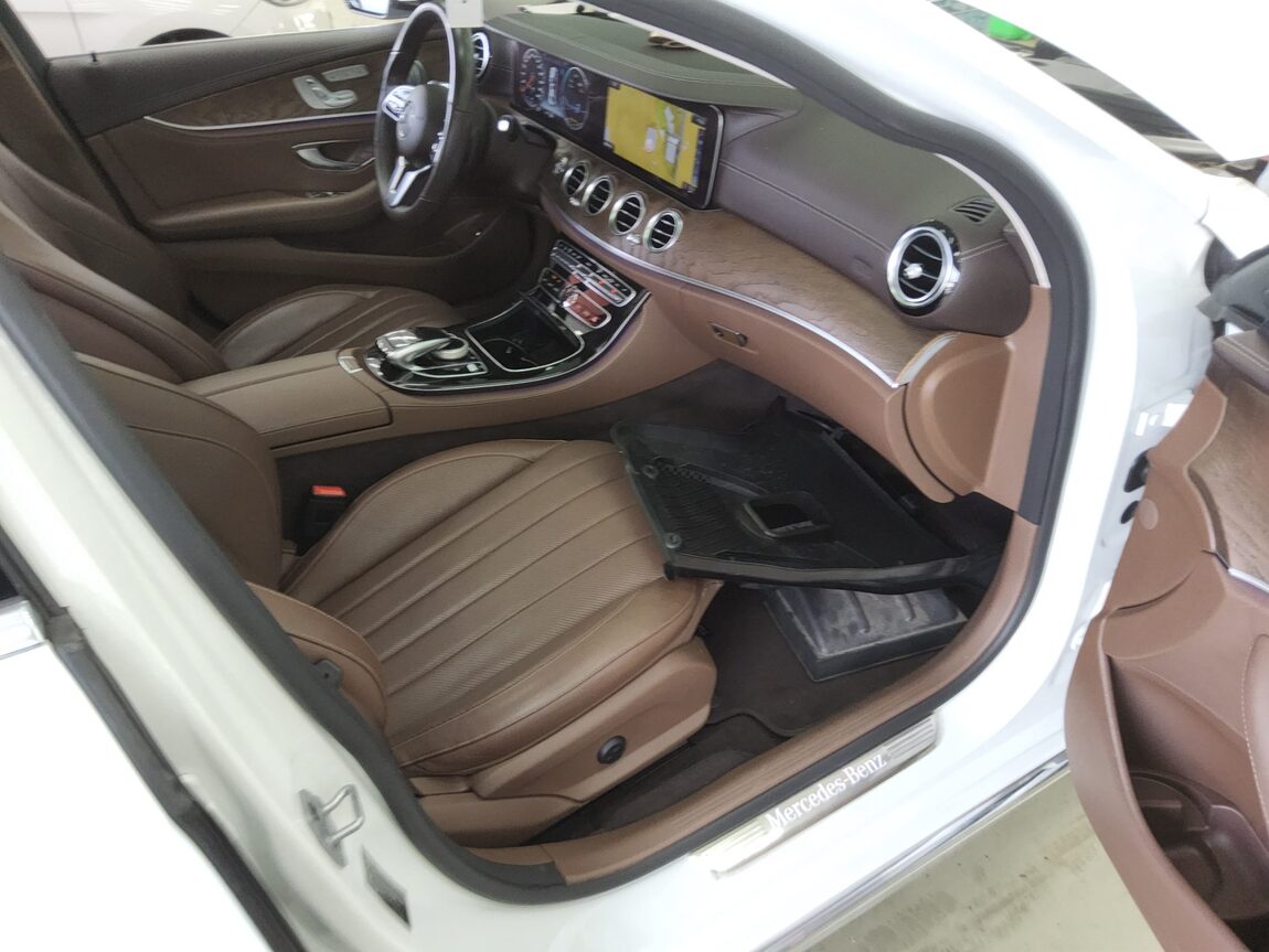 MERCEDES-BENZ E-CLASS (5TH GEN) E300 4MATIC EXCLUSIVE 2020 - zdjęcie 14