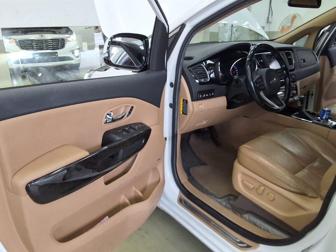 KIA THE NEW CARNIVAL HI-LIMOUSINE 7-SEATER DIESEL PRESIDENT 2019 - zdjęcie 10
