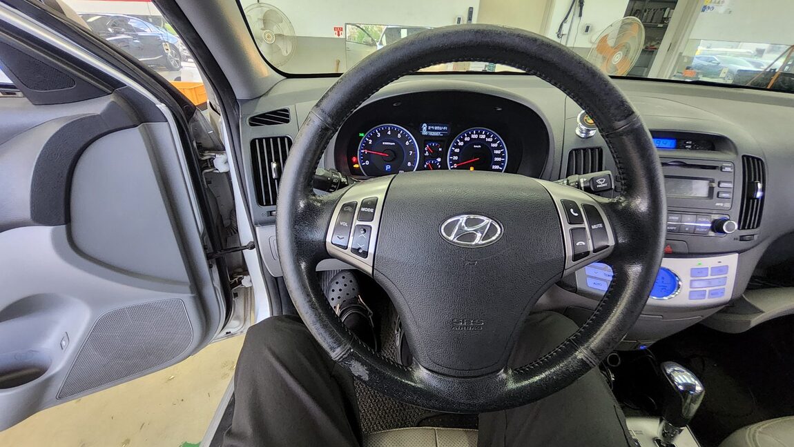 HYUNDAI AVANTE HD 1.6 VVT S16 LUXURY WORLD CUP SPECIAL 2010 - zdjęcie 17