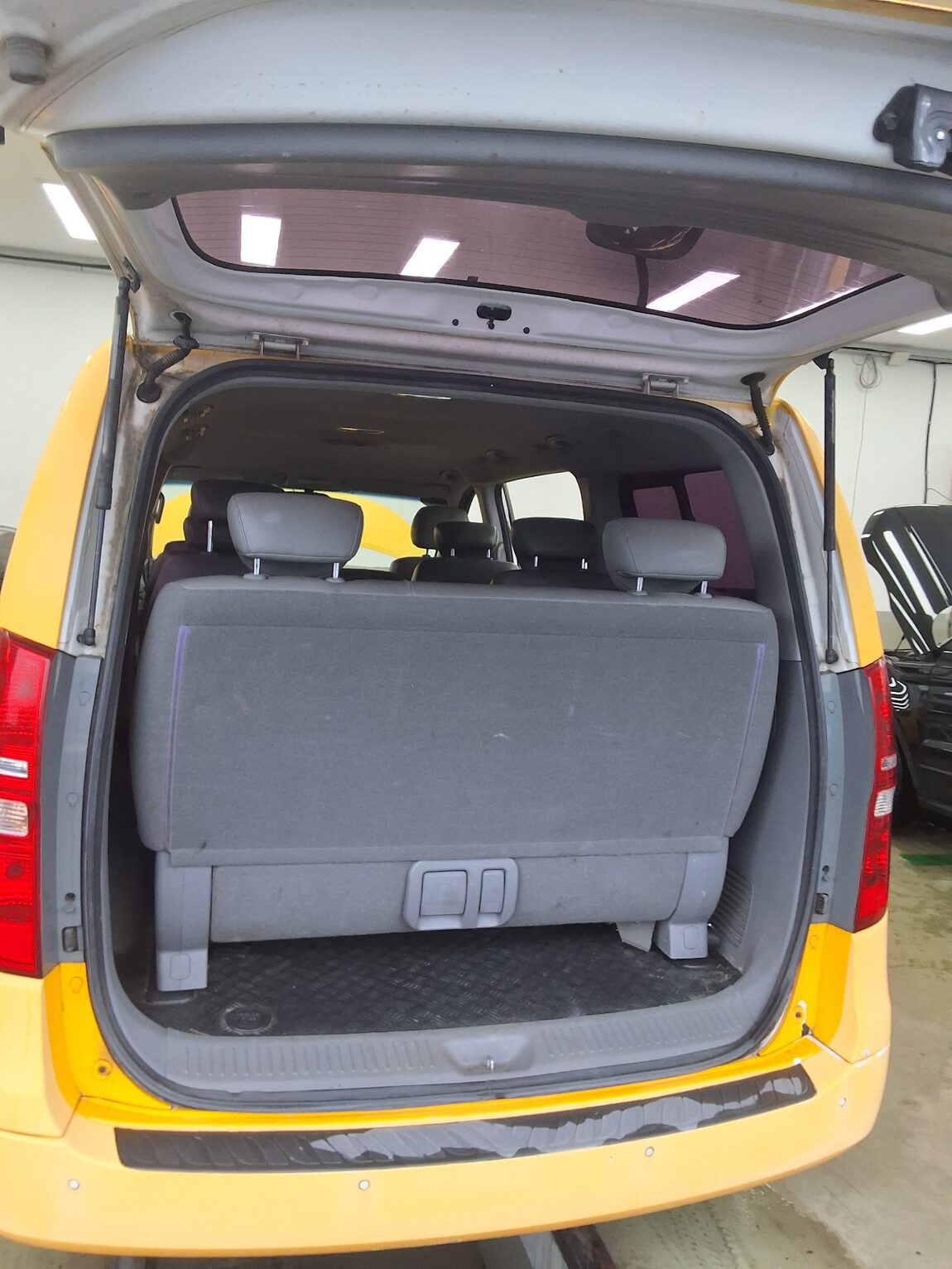 HYUNDAI GRAND STAREX 12-SEATER DIESEL CVX DELUXE 2013 - zdjęcie 15