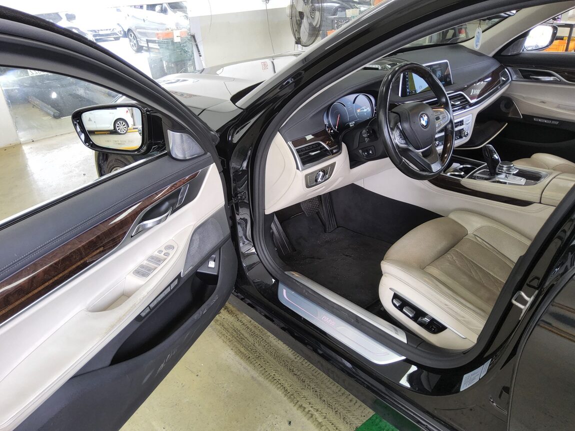 BMW 7 SERIES (6TH GEN) 750Li xDRIVE LUXURY 2016 - zdjęcie 10