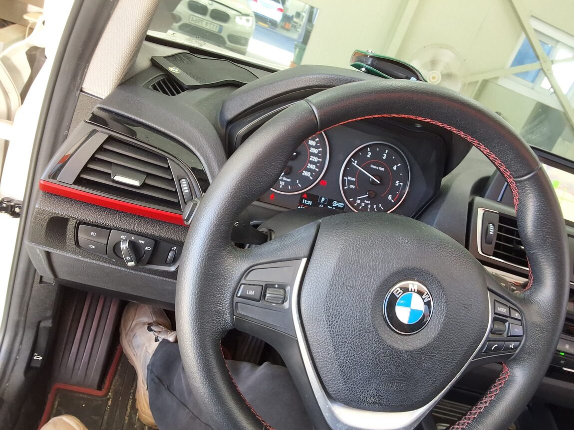 BMW 1 SERIES (2ND GEN) 5-DOOR 118d SPORT LINE 2016 - zdjęcie 23