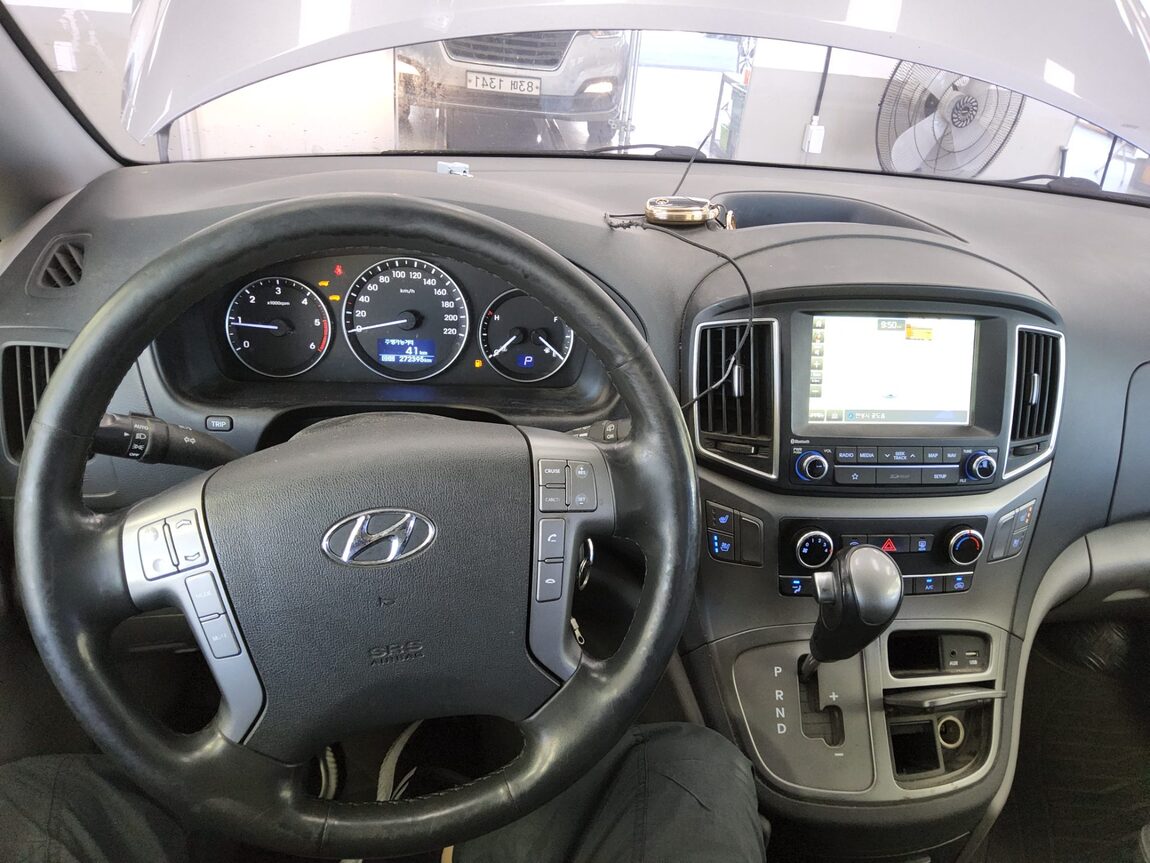 HYUNDAI THE NEW GRAND STAREX 5-SEATER DIESEL VAN MODERN 2019 - zdjęcie 17
