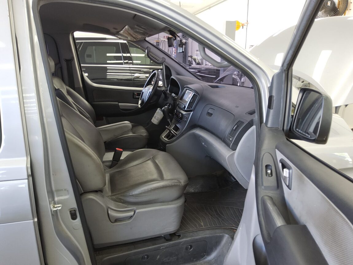 HYUNDAI THE NEW GRAND STAREX 5-SEATER DIESEL VAN MODERN 2019 - zdjęcie 14