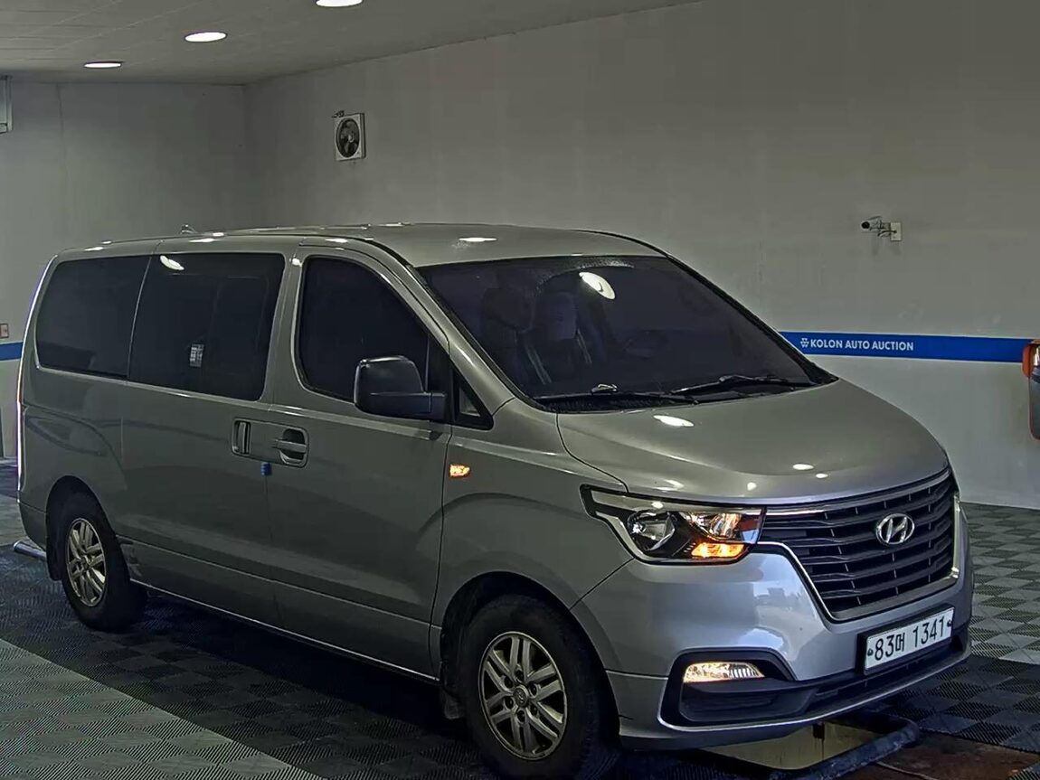HYUNDAI THE NEW GRAND STAREX 5-SEATER DIESEL VAN MODERN 2019 - zdjęcie 3