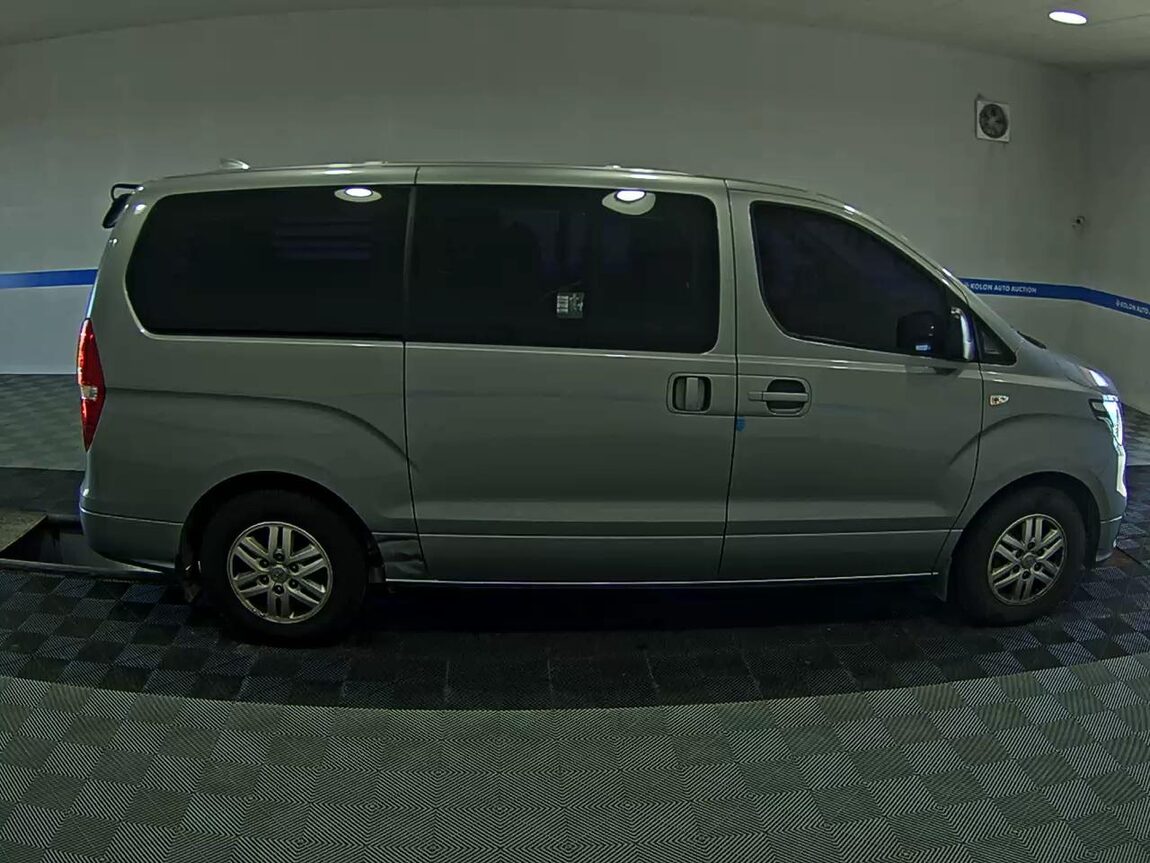 HYUNDAI THE NEW GRAND STAREX 5-SEATER DIESEL VAN MODERN 2019 - zdjęcie 4