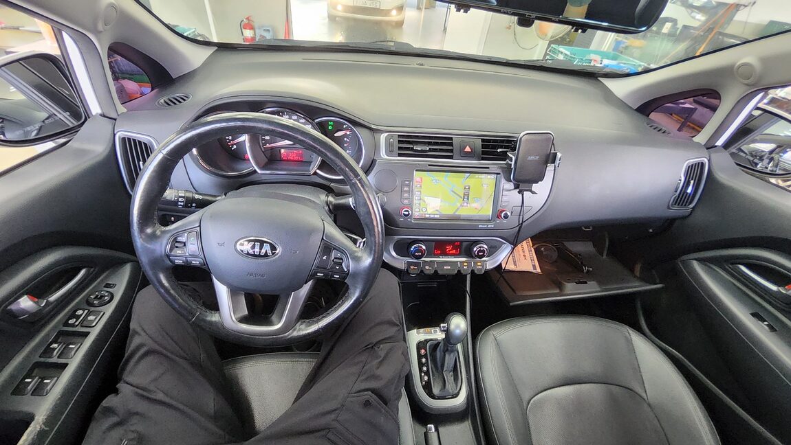 KIA THE NEW PRIDE 4-DOOR 1.4 MPI TRENDY 2016 - zdjęcie 11