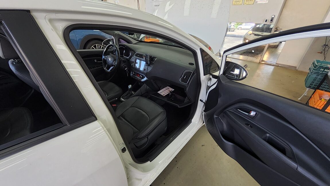 KIA THE NEW PRIDE 4-DOOR 1.4 MPI TRENDY 2016 - zdjęcie 14