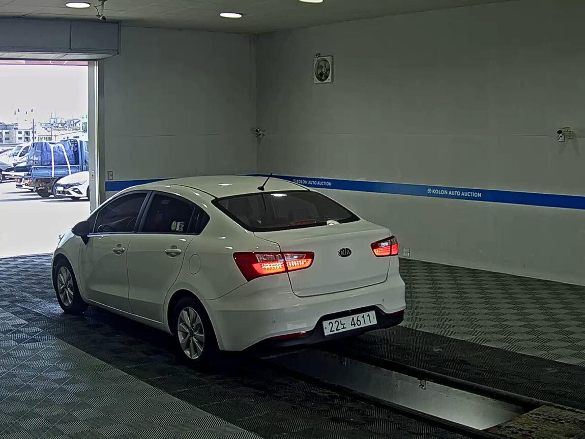 KIA THE NEW PRIDE 4-DOOR 1.4 MPI TRENDY 2016 - zdjęcie 6