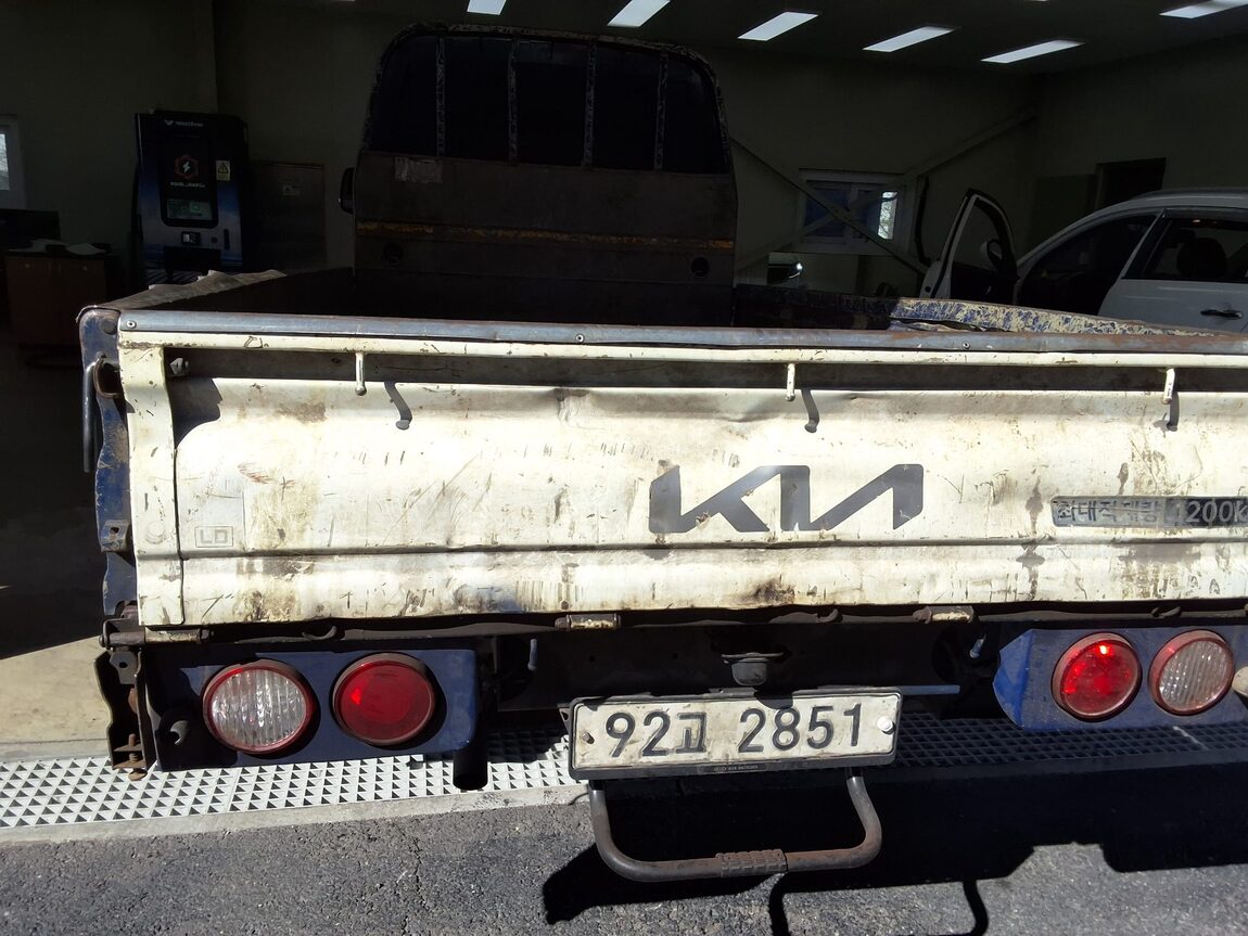 KIA BONGO III CARGO 1.2 TON KING CAB EXTRA LONG WHEELBASE 2018 - zdjęcie 12