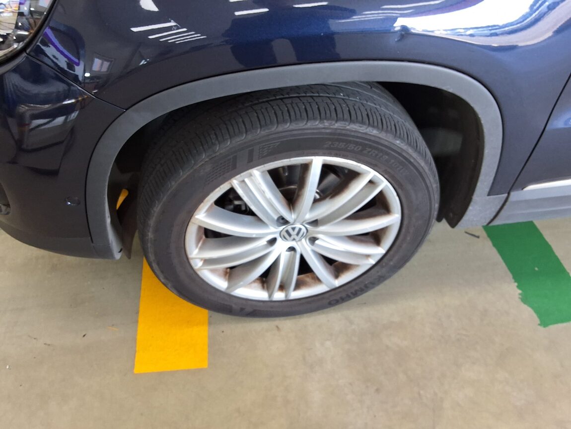 VOLKSWAGEN TIGUAN 2.0 TDI BLUEMOTION PREMIUM 2015 - zdjęcie 18