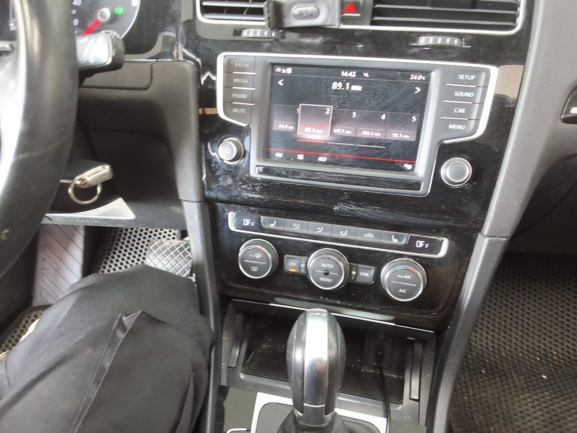 VOLKSWAGEN GOLF (7TH GEN) 2.0 TDI 2016 - zdjęcie 24