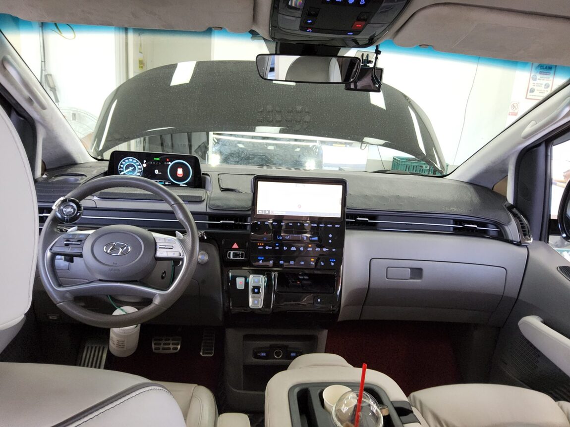 HYUNDAI STARIA 2.2 DIESEL LIMOUSINE 7-SEATER 2WD 2022 - zdjęcie 11