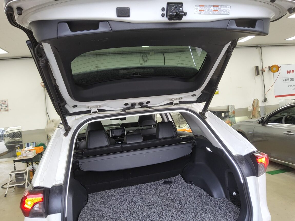 TOYOTA RAV4 (5TH GEN) 2.5 AWD HYBRID 2019 - zdjęcie 15