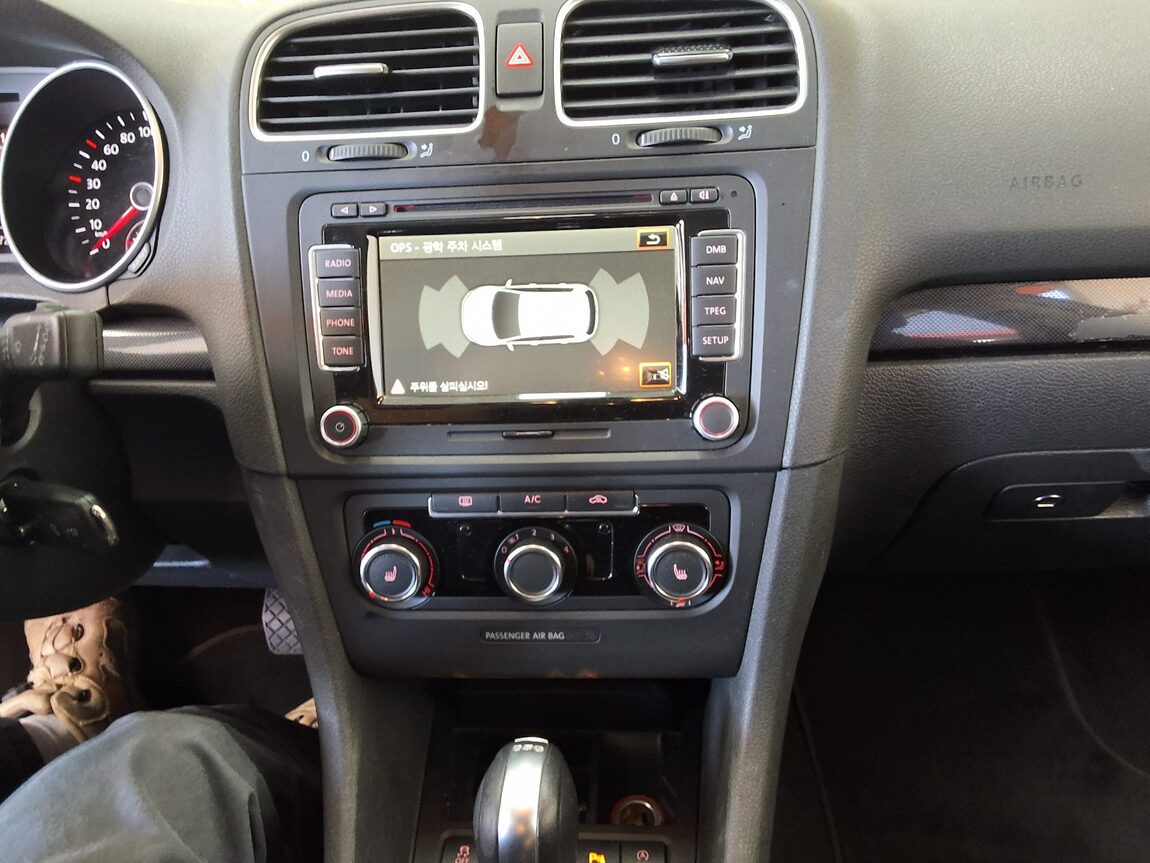 VOLKSWAGEN GOLF (6TH GEN) 1.6 TDI BLUEMOTION STYLE EDITION 2013 - zdjęcie 24
